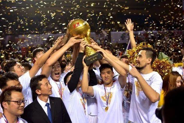 媒体人：徐昕还有不少防守漏洞 想试训NBA须在防守端利用体型优势